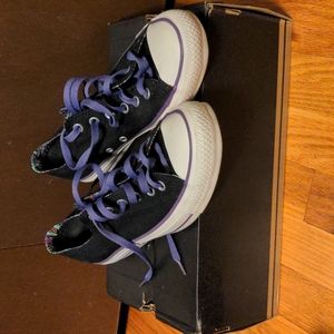 Purple low top converse with a bright design inside